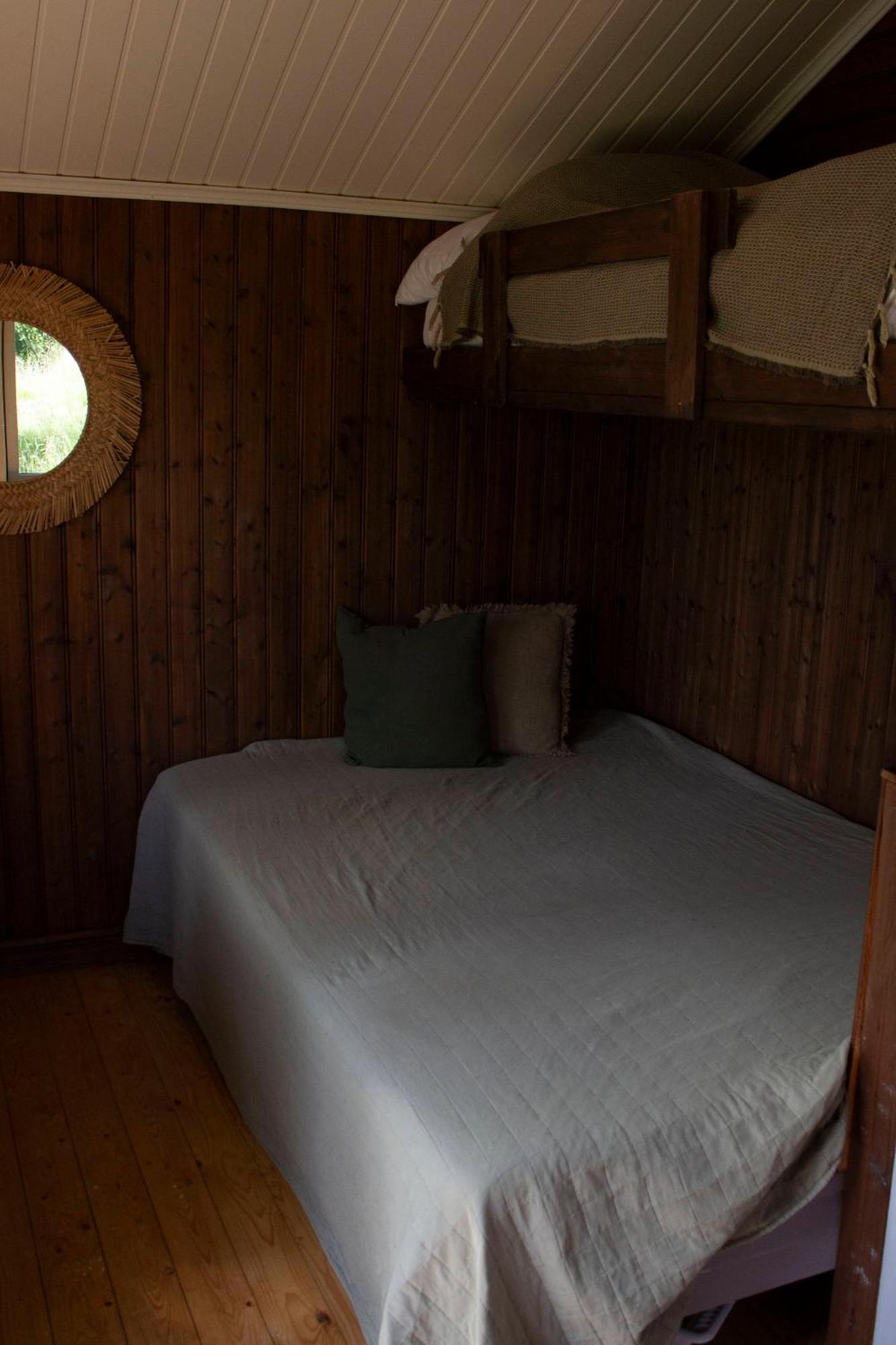 Cosy Cabin Without Running Water And Electricity Hotel เลวองแกร์ ภายนอก รูปภาพ