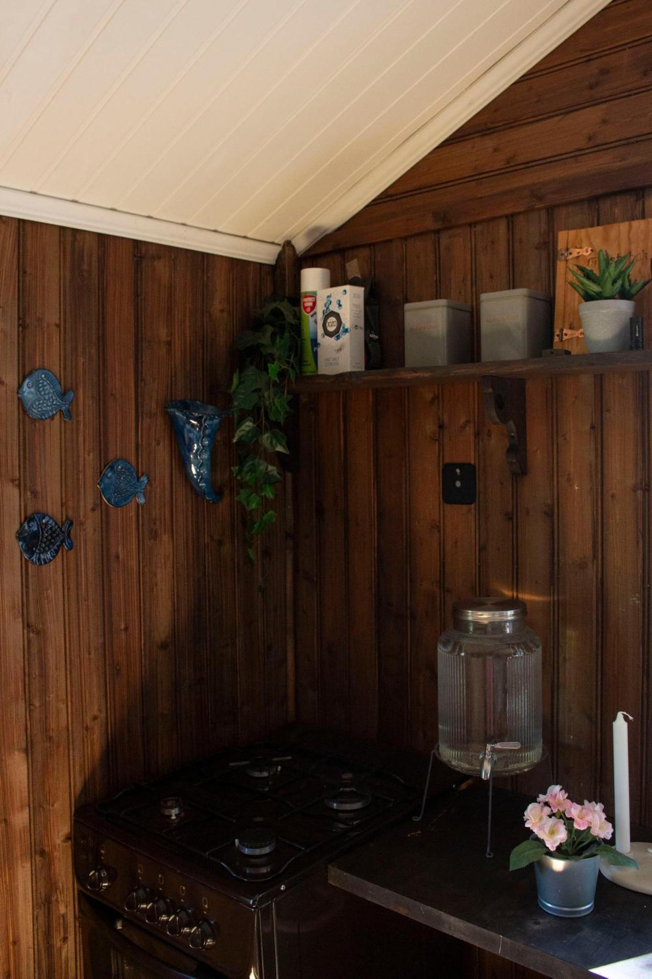 Cosy Cabin Without Running Water And Electricity Hotel เลวองแกร์ ภายนอก รูปภาพ
